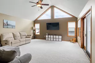512 S 1st St, La Crescent, MN 55947 - Photo 6