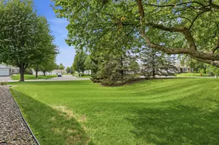 762 Lake Ridge Dr, Woodbury, MN 55129 - Photo 24