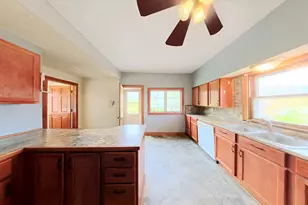 320 N 3rd St, Le Sueur, MN 56058 - Photo 6
