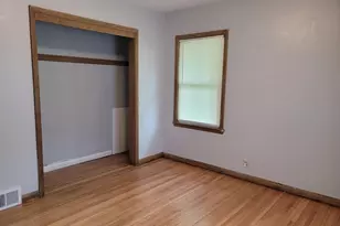 985 Bradley St, Saint Paul, MN 55130 - Photo 10