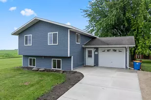 647 2nd St NE, Blooming Prairie, MN 55917 - Photo 2