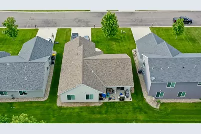 1633 18th Avenue NW, Willmar, MN 56201 - Photo 2
