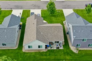 1633 18th Ave NW, Willmar, MN 56201 - Photo 2