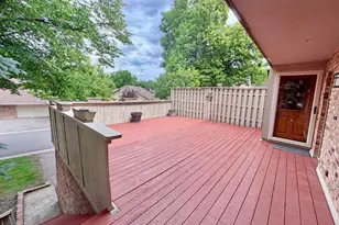 2111 Kings Valley Rd W, Golden Valley, MN 55427 - Photo 10