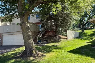 2111 Kings Valley Rd W, Golden Valley, MN 55427 - Photo 6