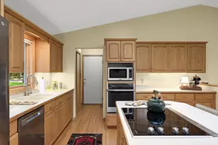 300 Kenmar Cir, Minnetonka, MN 55305 - Photo 12