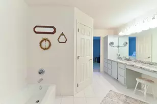 1262 Pondview Ln, White Bear Lake, MN 55110 - Photo 16