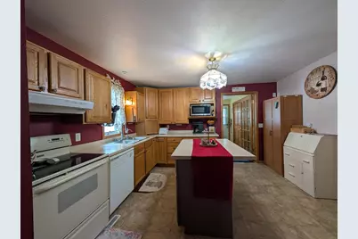 111 E Lyon Street, Minneota, MN 56264 - Photo 4