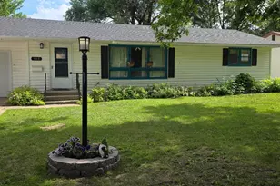 908 Westwood Dr SW, Alexandria, MN 56308 - Photo 2