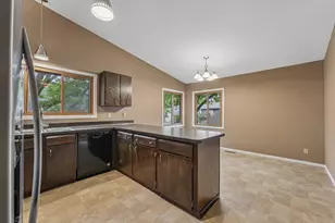1386 Arden View Dr, Arden Hills, MN 55112 - Photo 10
