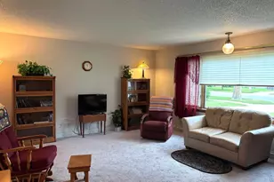 907 Arnold Ave N, Thief River Falls, MN 56701 - Photo 8
