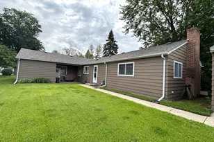 907 Arnold Ave N, Thief River Falls, MN 56701 - Photo 4