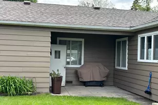 907 Arnold Ave N, Thief River Falls, MN 56701 - Photo 2