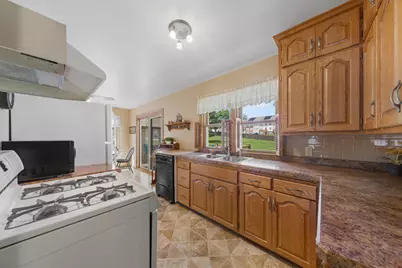 142 22nd Avenue SW, Faribault, MN 55021 - Photo 4