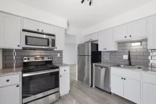 323 E 43rd St, Minneapolis, MN 55409 - Photo 12