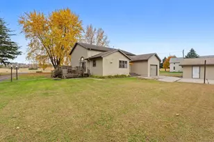 425 W Franklin St, Morristown, MN 55052 - Photo 1