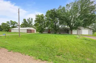 603 222nd St E, Saint Cloud, MN 56301 - Photo 4