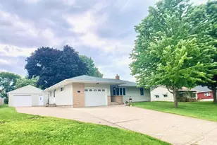 457 Division St, Gaylord, MN 55334 - Photo 2