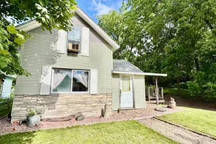 305 Garfield St S, Lake Benton, MN 56149 - Photo 2