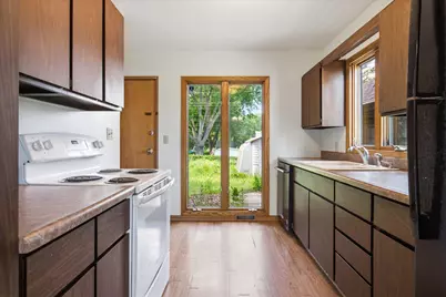 5625 Hillsview Road, Brooklyn Center, MN 55430 - Photo 6