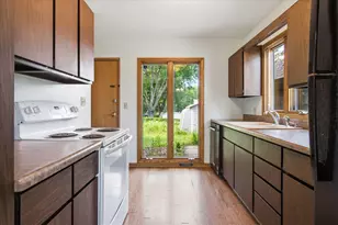 5625 Hillsview Rd, Brooklyn Center, MN 55430 - Photo 6