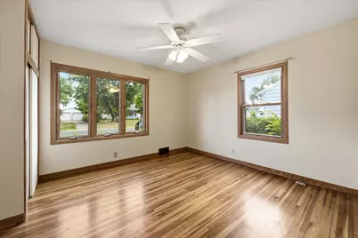5625 Hillsview Road, Brooklyn Center, MN 55430 - Photo 12