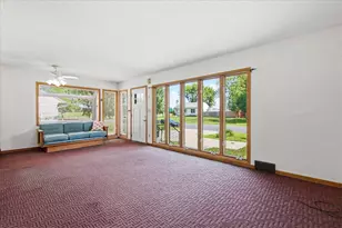 5625 Hillsview Rd, Brooklyn Center, MN 55430 - Photo 2