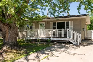 121 SE 10th St, Grand Rapids, MN 55744 - Photo 2