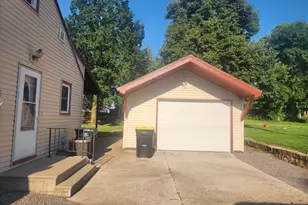 231 1st St N, Franklin, MN 55333 - Photo 2