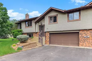 556 Donegal Cir, Shoreview, MN 55126 - Photo 2
