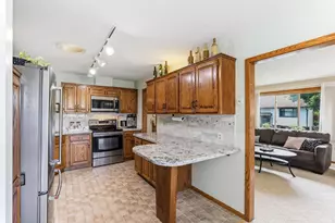 556 Donegal Cir, Shoreview, MN 55126 - Photo 10