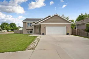 310 Autumn Hills Pl NE, Owatonna, MN 55060 - Photo 2