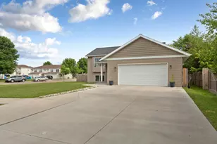 310 Autumn Hills Pl NE, Owatonna, MN 55060 - Photo 4