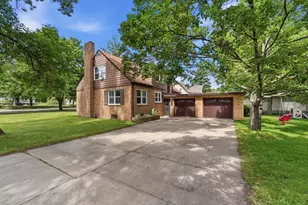 1221 Douglas St, Alexandria, MN 56308 - Photo 2