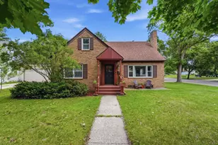 1221 Douglas St, Alexandria, MN 56308 - Photo 1