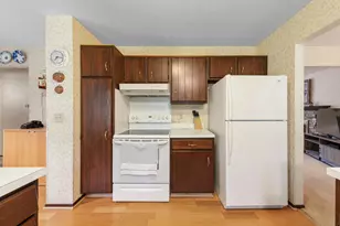 12108 Red Oak Ct S, Burnsville, MN 55337 - Photo 4