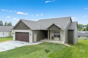 426 8th St SW, Pine Island, MN 55963 - Photo 1