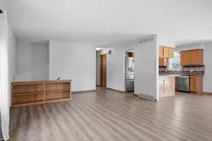 717 Colonial Cir, Faribault, MN 55021 - Photo 4