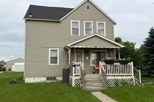 204 3rd Ave SW, Roseau, MN 56751 - Photo 1