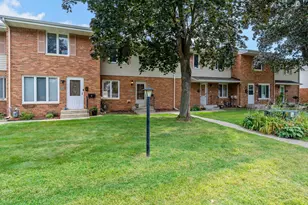 2004 Arkwright St, Maplewood, MN 55117 - Photo 4
