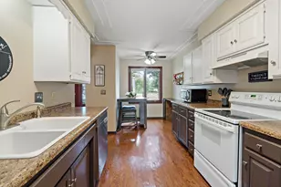2004 Arkwright St, Maplewood, MN 55117 - Photo 18
