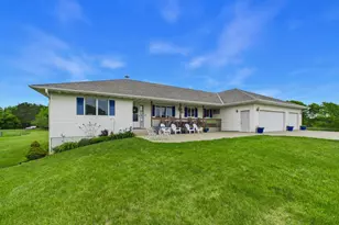 1572 47th St SE, Saint Cloud, MN 56304 - Photo 4