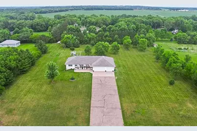 1572 47th Street SE, Saint Cloud, MN 56304 - Photo 2