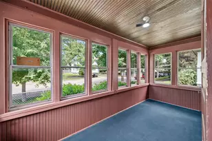 998 Woodbridge St, Saint Paul, MN 55117 - Photo 4
