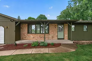 1589 Crest Dr, Chaska, MN 55318 - Photo 2