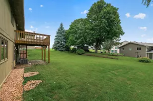 1589 Crest Dr, Chaska, MN 55318 - Photo 34