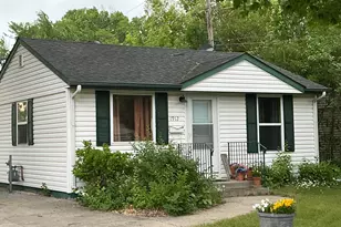 1912 N 6th Ave N, Moorhead, MN 56560 - Photo 2