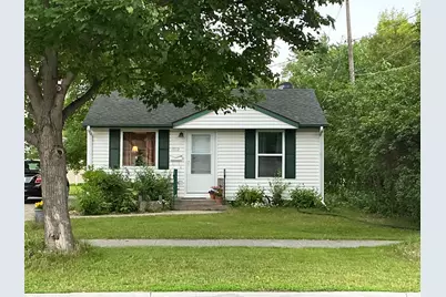 1912 N 6th Avenue N, Moorhead, MN 56560 - Photo 1
