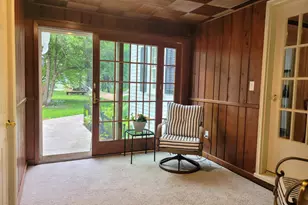 905 Carver St N, Winthrop, MN 55396 - Photo 8