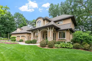 710 Shadyview Ln N, Plymouth, MN 55447 - Photo 2
